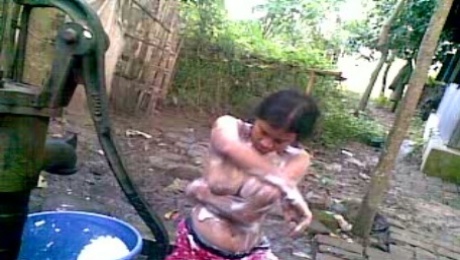 Incredibly horny slut with saggy tits enjoys outdoor bathing