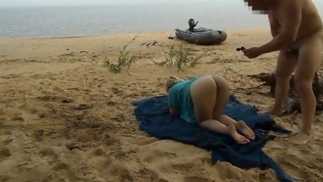 Milf allows to fuck her tight anal on the beach - Amateur Porn