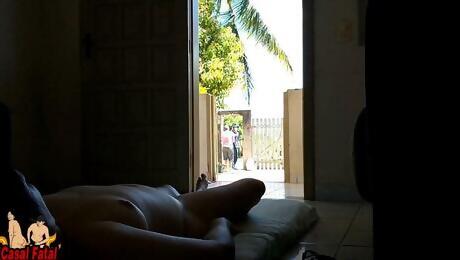 Wife takes a sunbath and displays her nude body to delivery man