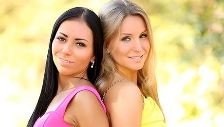 Dirty Bailey Ryder and Whitney Conroy at fingering trailer