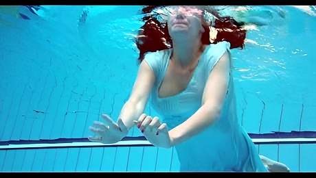 Femme's swimming pool teen (18+) clip
