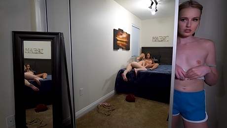 Pussy licking action with lovely fiance from Cam Soda