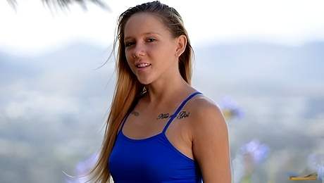 Lissome Hollie's petite video